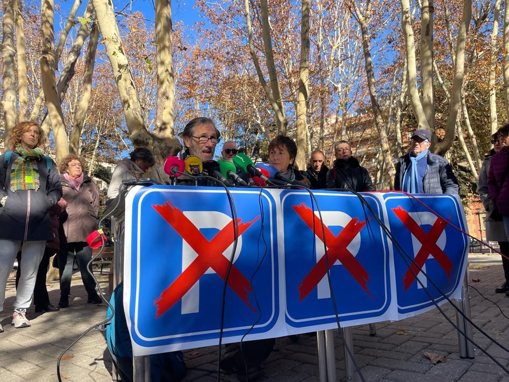 Gurutze plazari buruz Iruñeko Udalak egin nahi duen galdeketa "eskumen inbasioa" izan daitekeela salatu dute