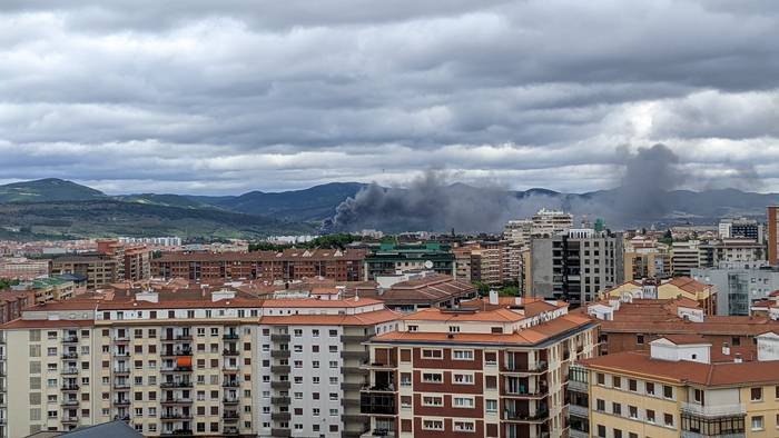 Suak Burlatako Hiper Sol denda kiskali du