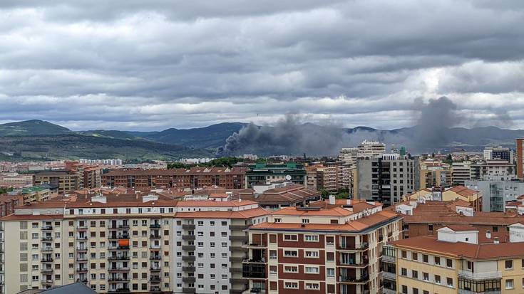 Suak Burlatako Hiper Sol denda kiskali du