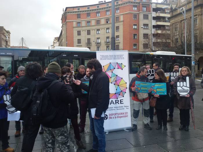 Sakabanatutako sakandar presoak gerturatzeko eskatu dute Sakanako udal ordezkariek