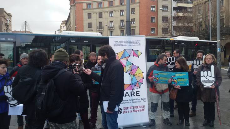 Sakabanatutako sakandar presoak gerturatzeko eskatu dute Sakanako udal ordezkariek