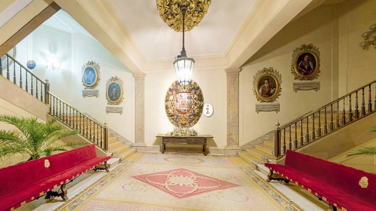 Iruñeko armarria kendu eta Borboi etxekoa jarriko du Maiak udaletxean