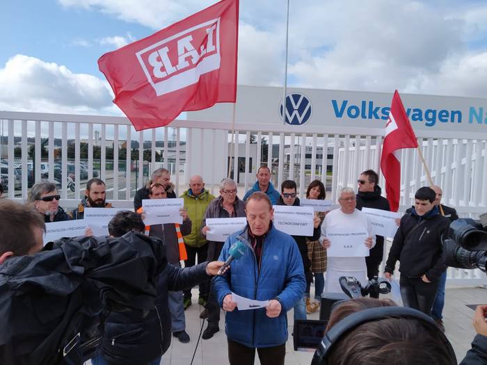 VWek azpikontrataturiko langileen osasuna zaintzeko eskatu du LABek