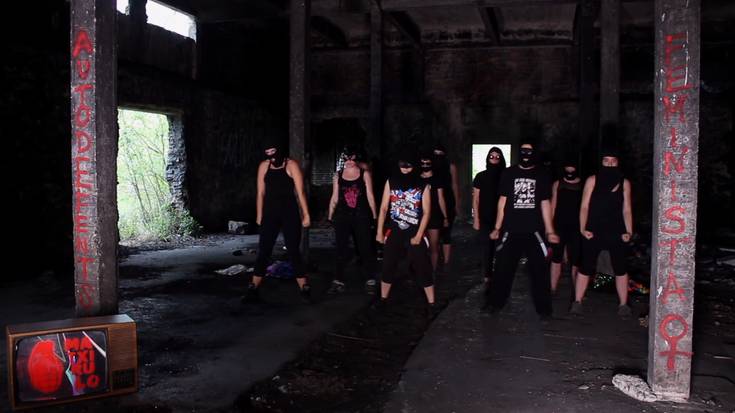 Autodefentsa feministaren aldeko manifestazio amaieran, dantza