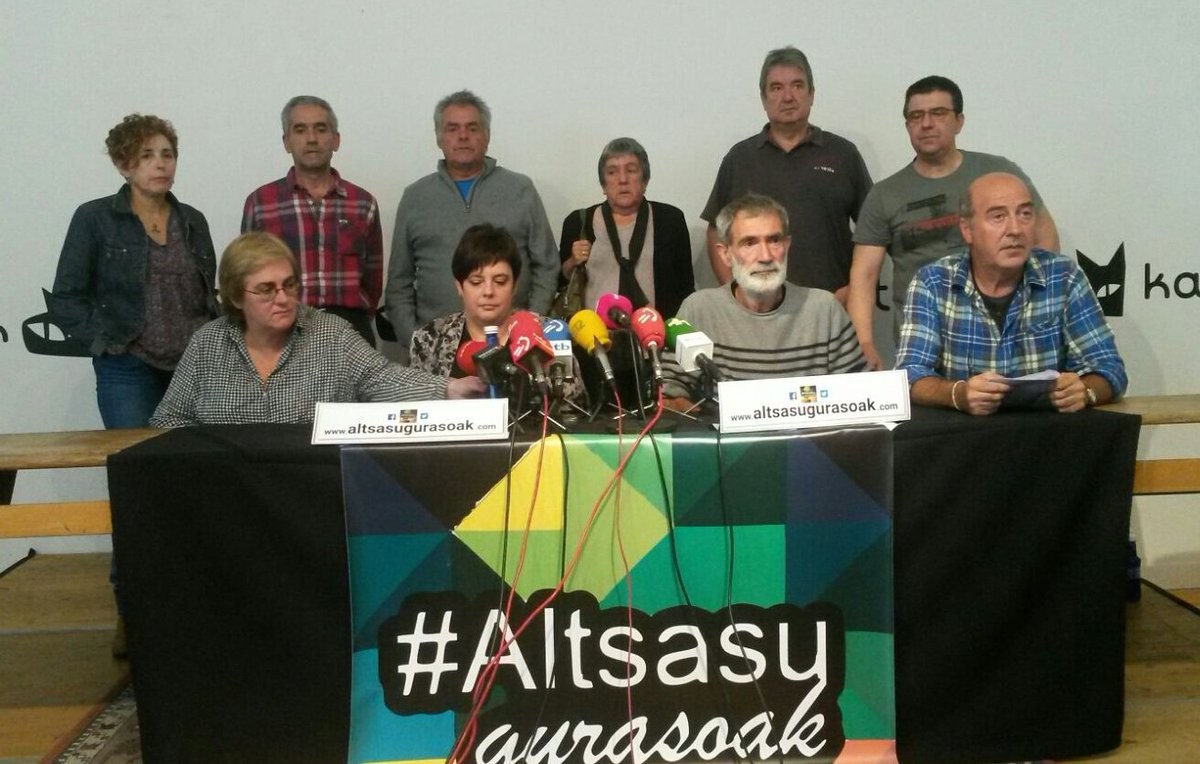 Auto istripua izan dute Altsasuko gazte baten senitartekoek espetxetik bueltan