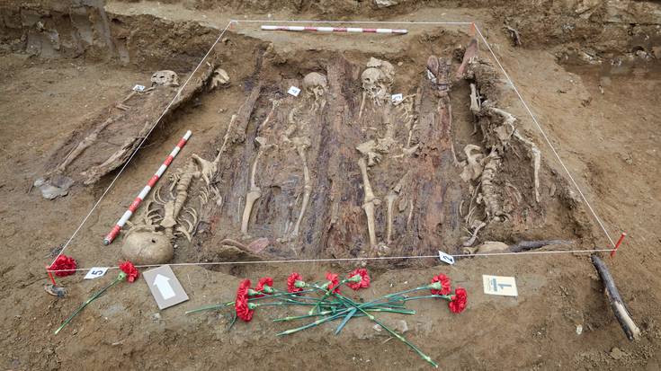 San Kristobal gotorlekuko hamabost presoren gorpuzkiak deshobiratu dituzte Berriozarren