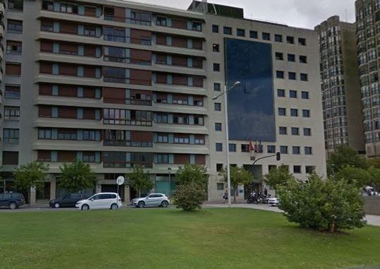 Eztanda batek kalteak eragin ditu Estatuko Zerga Agentziaren bulegoan