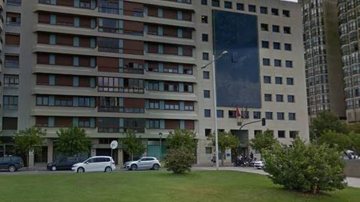 Eztanda batek kalteak eragin ditu Estatuko Zerga Agentziaren bulegoan