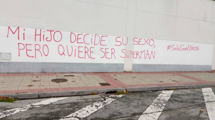 Pertsona transexualei "babesa" adierazteko deklarazioa onartu du udalak