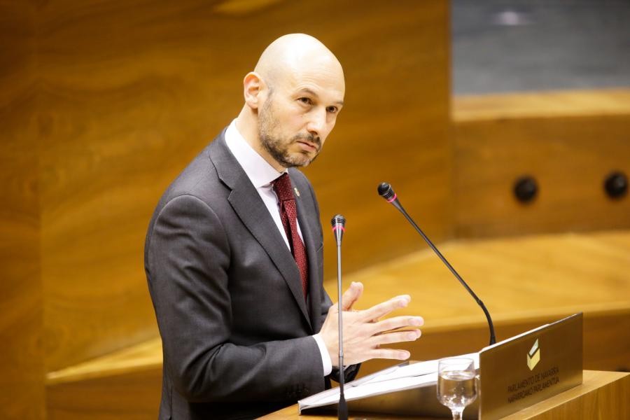Iñaki Iriartek parlamentari izateari utziko dio