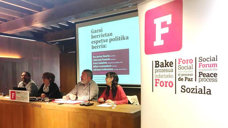 Espetxe politikaz hausnartzeko mahai-inguruak antolatu dituzte