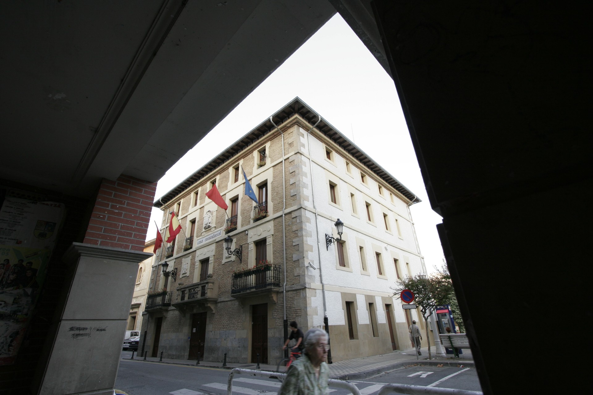 Nafarroako Administrazio Auzitegiak atzera bota du euskara meritu gisa hartzea Atarrabian