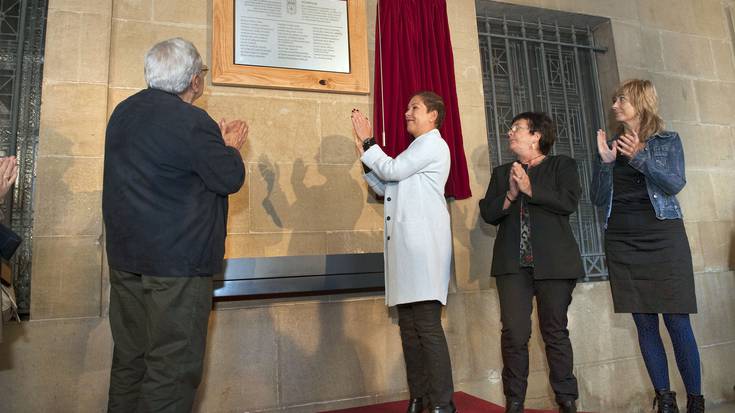 36ko gerran fusilatutako Gobernuko enplegatuak omendu dituzte