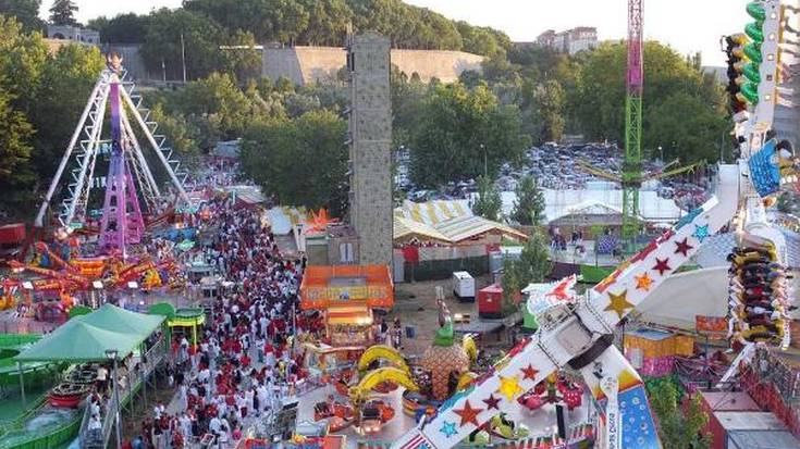 Adingabe bat bahitzen saiatzea eta beste bati sexu erasoa egitea leporatu diote gizon bati Iruñean