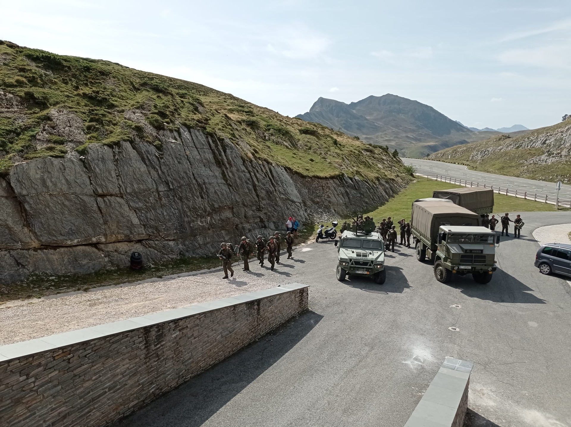 Militarrak Belaguan Espainiako Vueltaren atarian