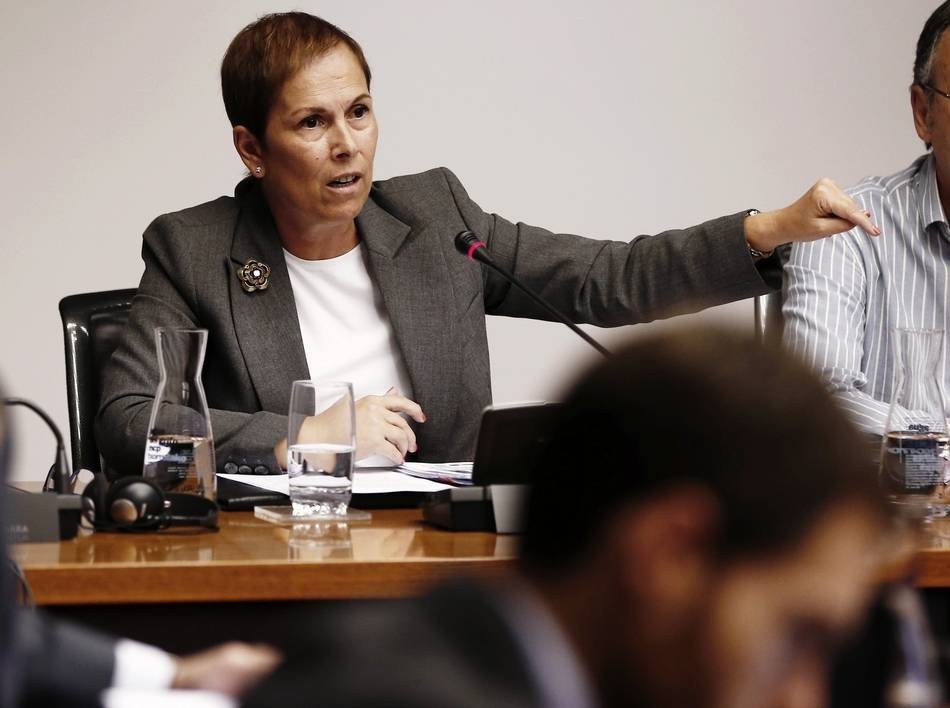 Uxue Barkos: "ETAko biktimek bezainbesteko aitortza merezi dute eskuin mutur edo funtzionarioenek ere"