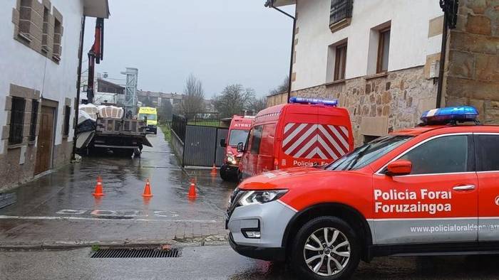 Langile bat hil da Arbizun, etxebizitza baten birgaitze lanetan