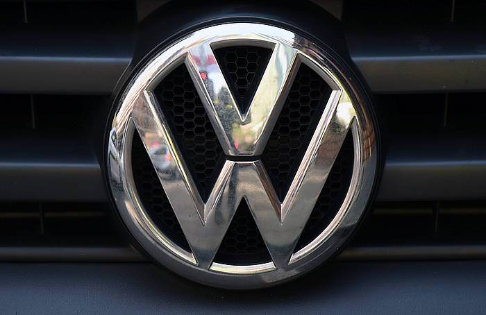 Polo berriari lotutako inbertsioei eutsiko die Volkswagenek Landabenen