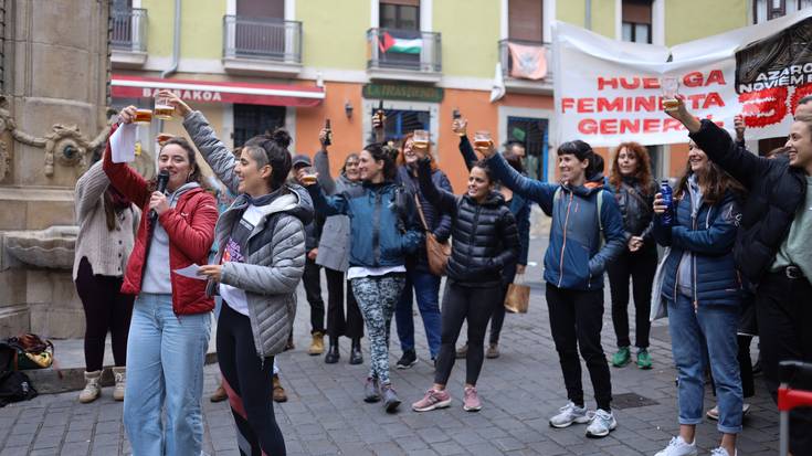 Topa egin dute zaintza lanetan aritzen diren guztien omenez