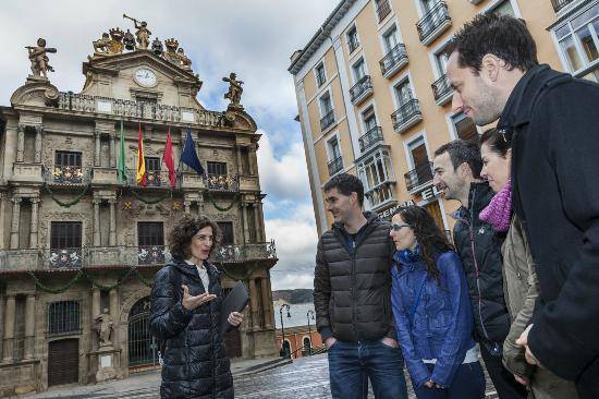 Iruñeko artea ezagutzeko euskarazko bisita gidatuetan plaza libreak
