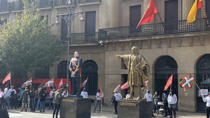 16 lagun deitu dituzte deklaratzera, Espainiako erregearen eta Kolonen estatuak eraisteagatik
