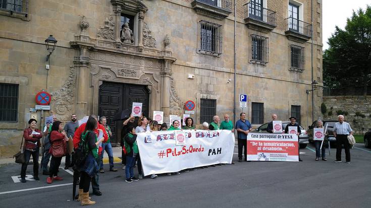 Epaitegiek artzapezpikutzak egitekoa duen etxe kaleratzea atzeratu dute