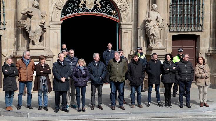 Bruselako atentatuak gaitzesteko elkarretaratzea egin du Iruñeko Udalak