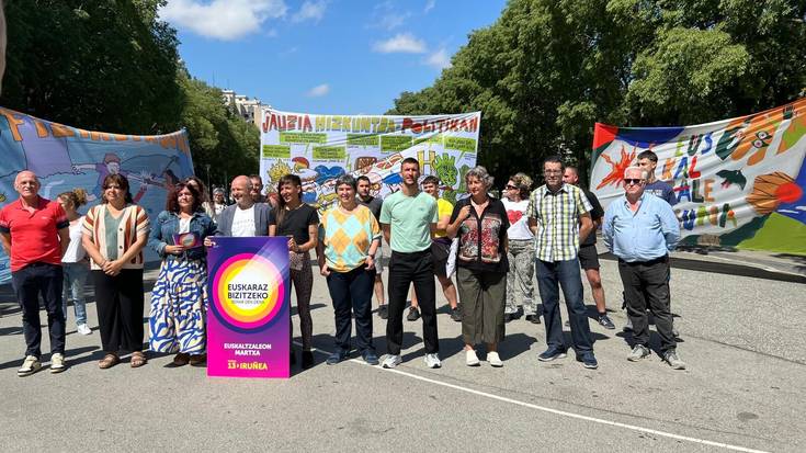 Ofizialtasuna, hizkuntza politiketan jauzia eta euskaltzaletasuna aldarrikatuko ditu larunbatean Euskaltzaleon Martxak