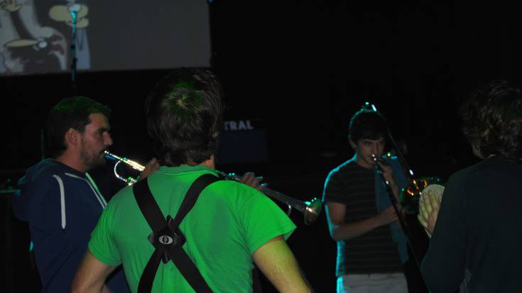 Jendetza bildu da Euskalerria irratiaren festan