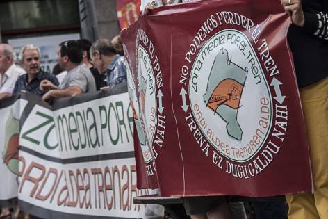 AHTren kontrako eta tren soziala bultzatzearen aldeko jarrera hartu dute alderdi politiko batzuek