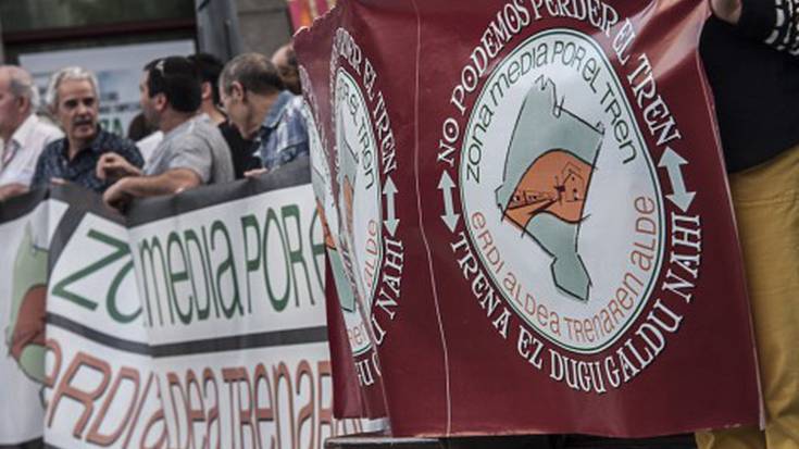 AHTren kontrako eta tren soziala bultzatzearen aldeko jarrera hartu dute alderdi politiko batzuek