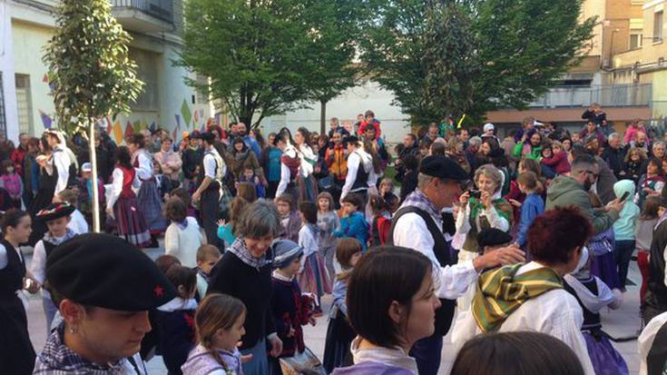 Txantreako jaien "manipulazio politikoa" salatu du PSNk "dozenaka ikurrin" azaldu zirelako