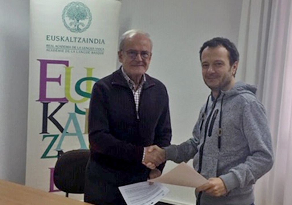 Euskaltzaindiarekin lankidetza hitzarmena sinatu du Euskalerria Irratiak