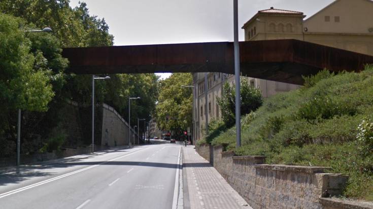 Labrit aldapako espaloiak zabaldu eta bidegorri berria izanen da bertan