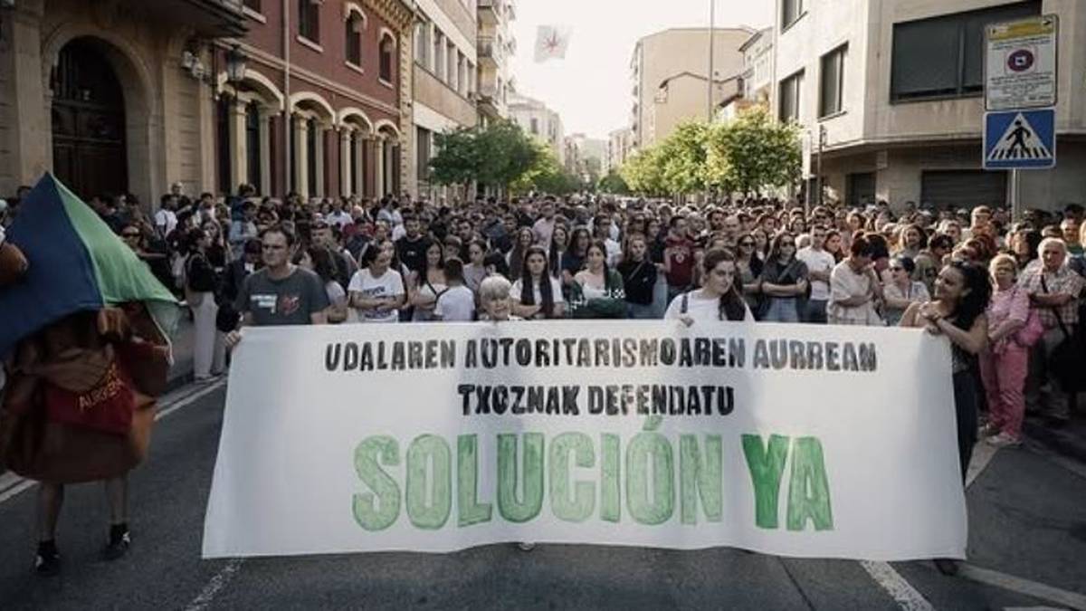 Lizarrako txosnagunea betiko lekura itzul dadin sinadura bilketa oztopatzen ari da UPN