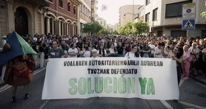 Lizarrako txosnagunea betiko lekura itzul dadin sinadura bilketa oztopatzen ari da UPN