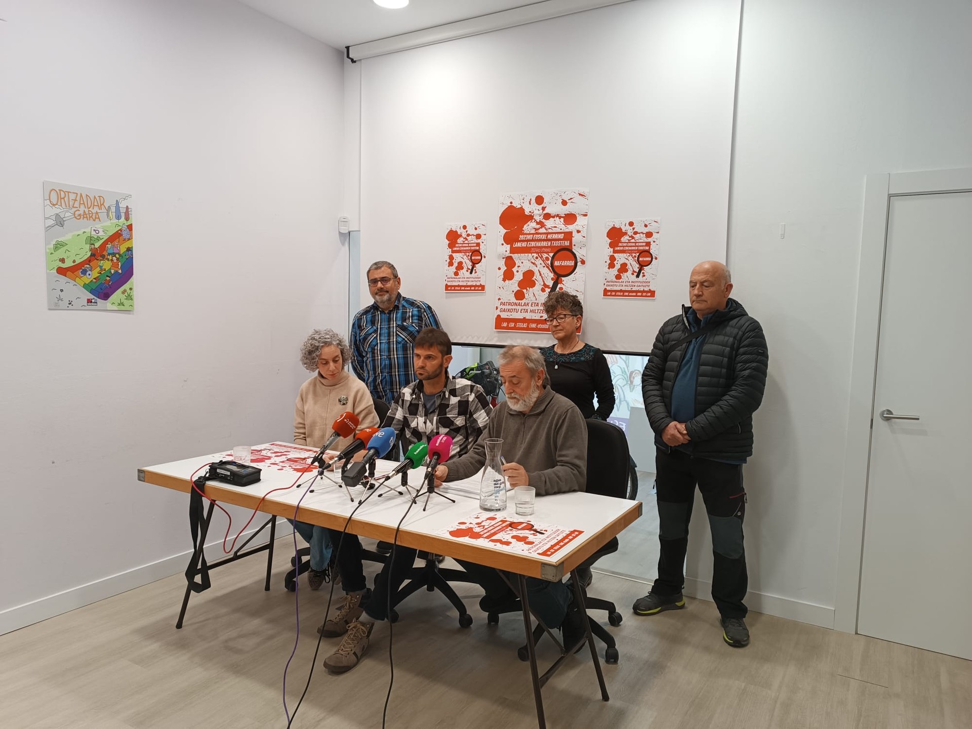 "Lan batzuek hil egiten dute, beste batzuek aldiz ez dute bizitzen uzten"
