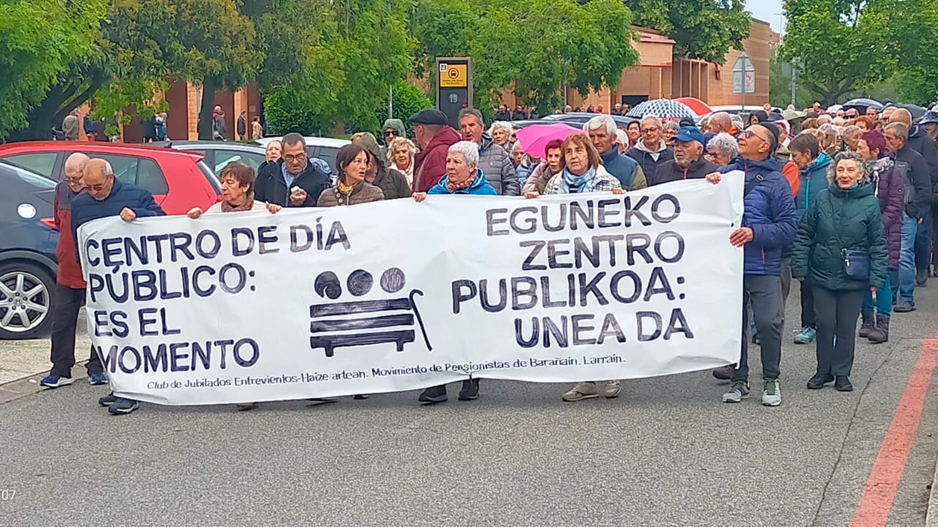 Barañaingo adinekoentzako eguneko zentroak kudeaketa publikoa izan dezala eskatu dute