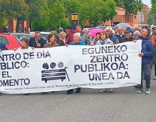 Barañaingo adinekoentzako eguneko zentroak kudeaketa publikoa izan dezala eskatu dute