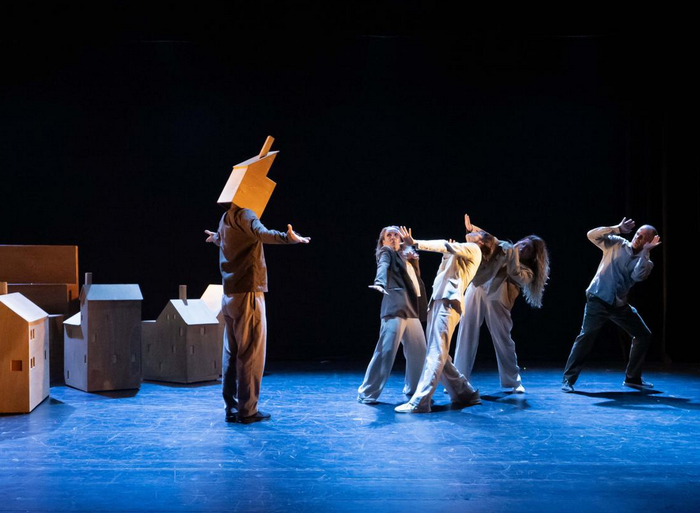 Antzerki Aroa: '52 Hertz'