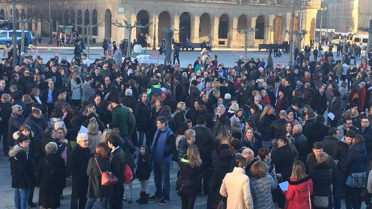 "Kaleratu" nahi dituztela salatu dute gaztelaniazko haur eskoletako hainbat gurasok