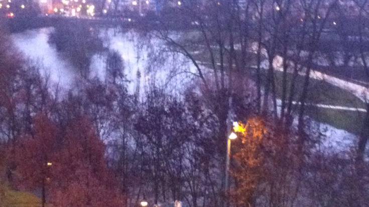 Arga ibaia gainezka doa eta alerta aurreko egoera ezarri dute Iruñean, Burlatan eta Atarrabian