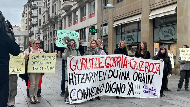 450 egun hitzarmenik gabe daramatzatela salatu dute Gurutze Gorriko langileek