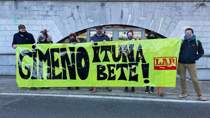 Nafarroako Gobernuak hezkuntza publikoaren kalitaterako ituna urratzen duela salatu du LAB sindikatuak