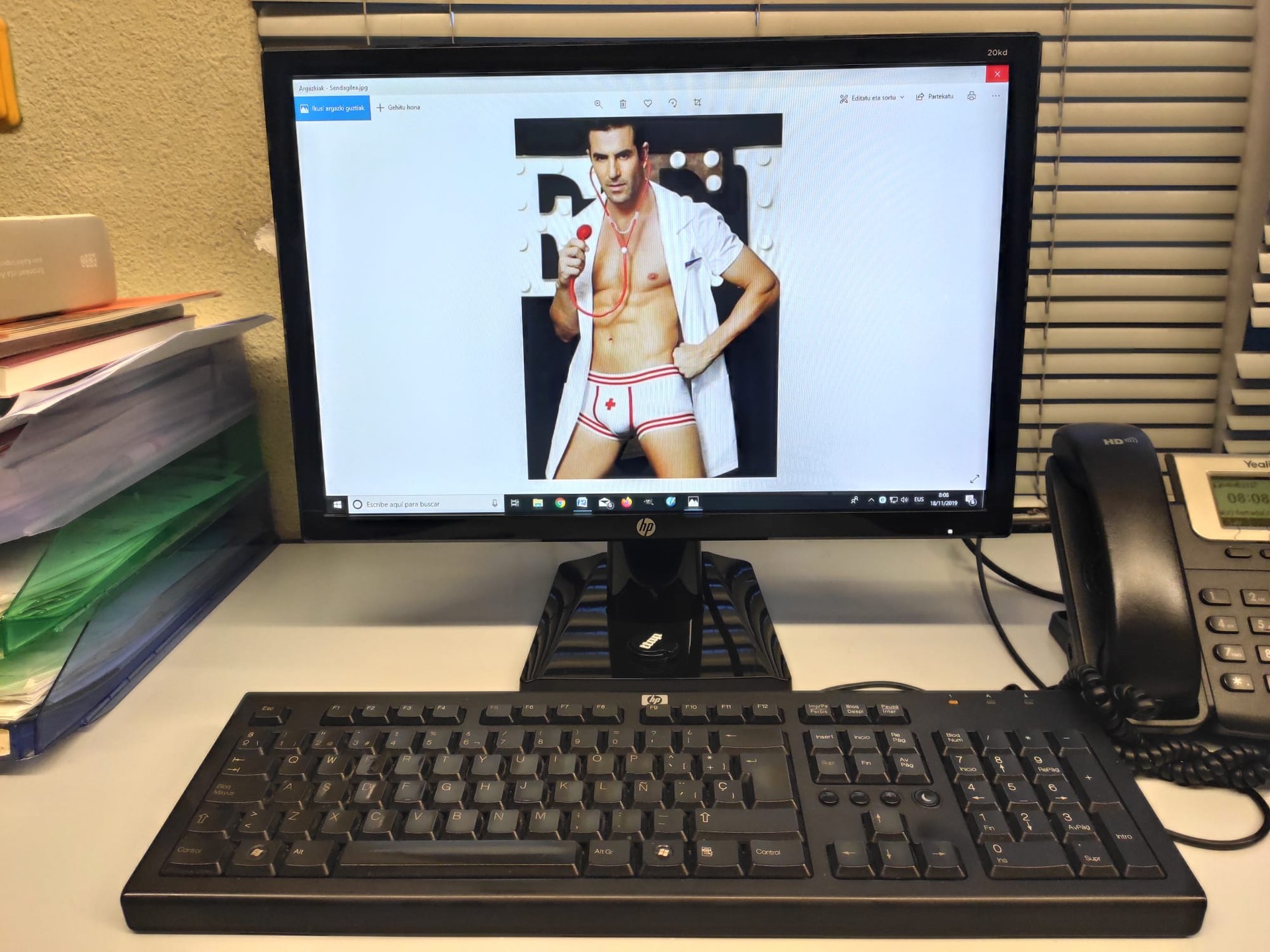 Iruñeko enpresa bat zigortu dute, lehiakide baten weba sortu eta gune pornoetara bideratzeagatik
