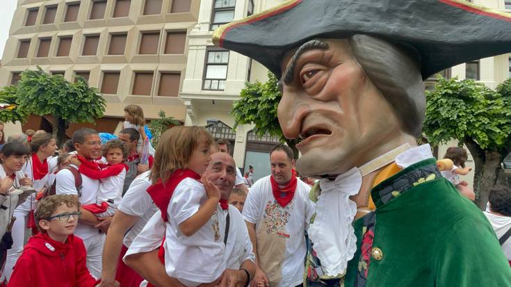 Alde Zaharreko kaleak hartuko ditu gaur konpartsak