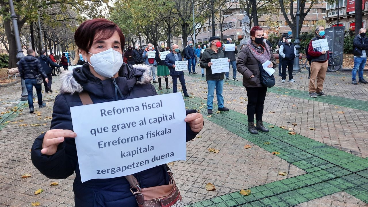 “Bizitzak erdigunean” jarriko dituzten aurrekontuak eskatu dituzte parlamentuaren aurrean