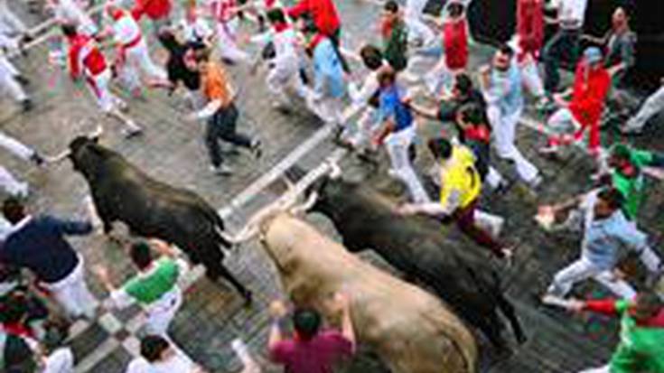 "Entzierroan atzerritarrak atxiki eta kutxazainetara eramatea astakeria juridikoa da"