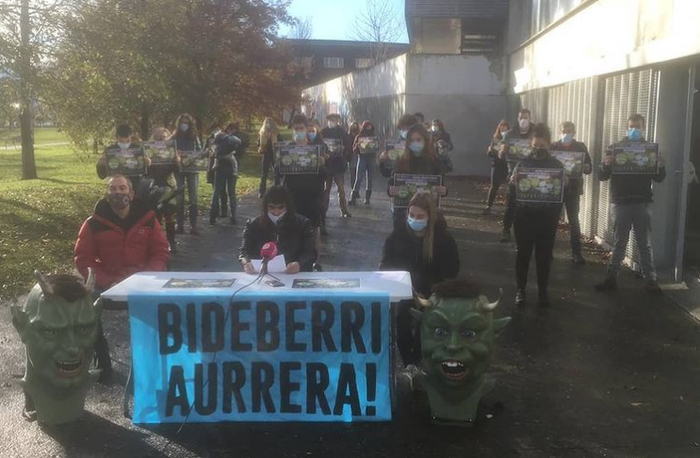 Navarra Sumaren eta PSNren "erasoei" aurre egiteko prest azaldu da Mendillorri