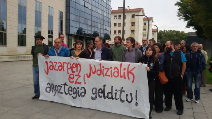 Aroztegia proiektua "hirigintza pelotazoa" zela adierazteagatik, Garbiñe Elizegi albsolbituta